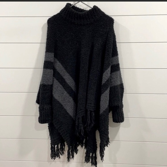 Barefoot Dreams black & gray beach fringe poncho one size - Picture 2 of 12